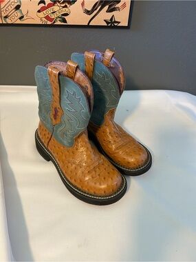 Women’s Ariat Fatbaby Ostrich Boots.